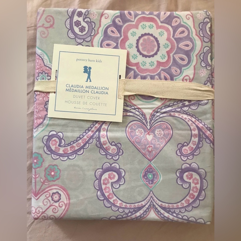 NWT Pottery Barn Kids Claudia Medallion Duvet Cover - Purple and Pink Twin Size